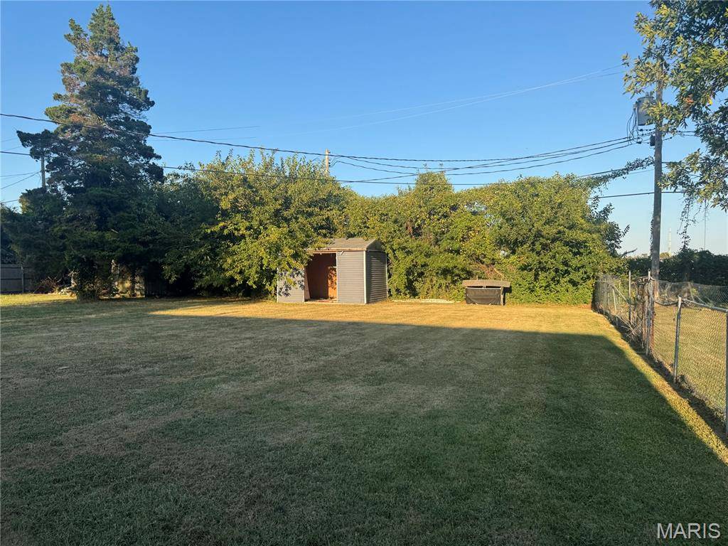 17 Randolph DR, Centralia, IL 62801