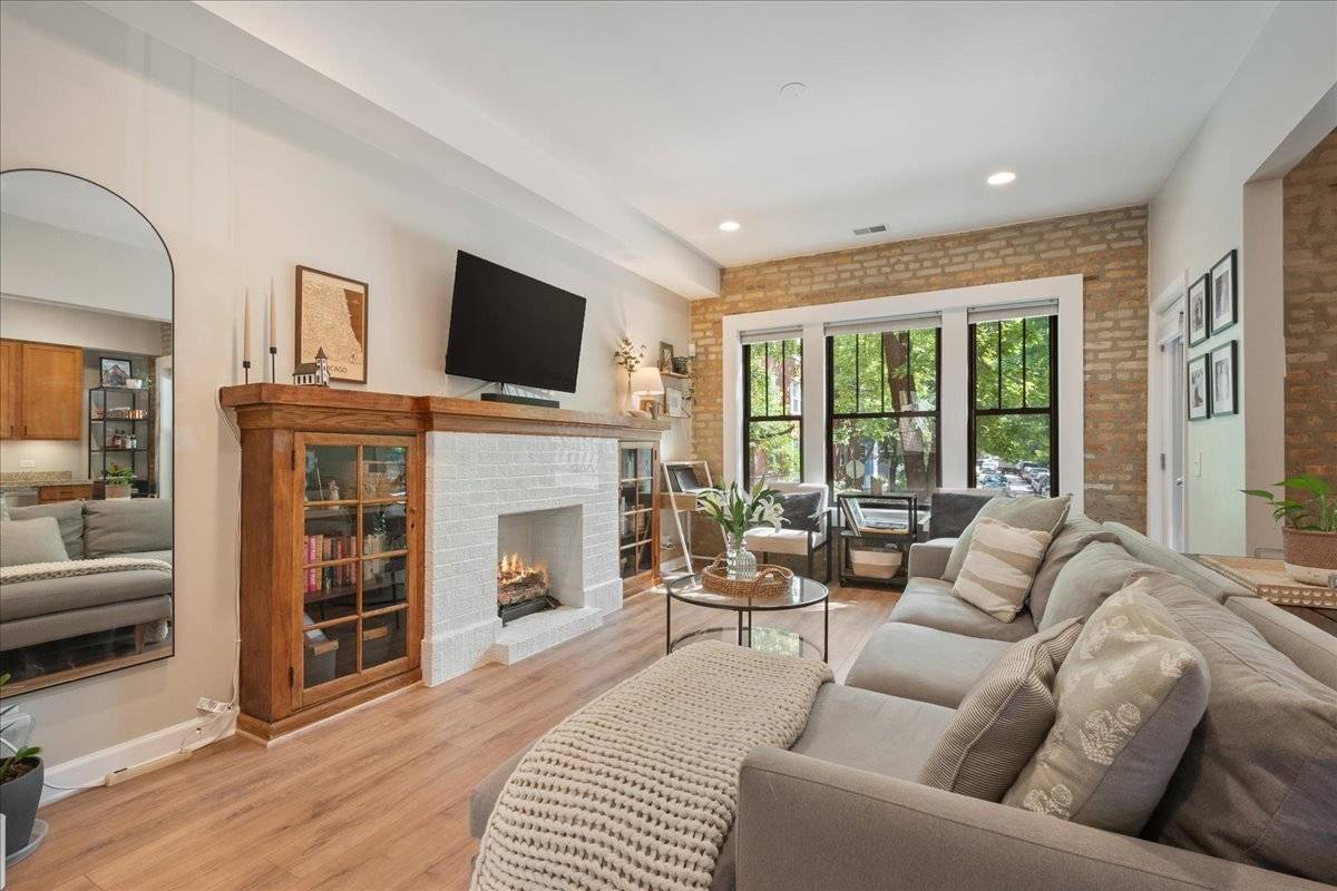 1846 W Berteau AVE #1, Chicago, IL 60613