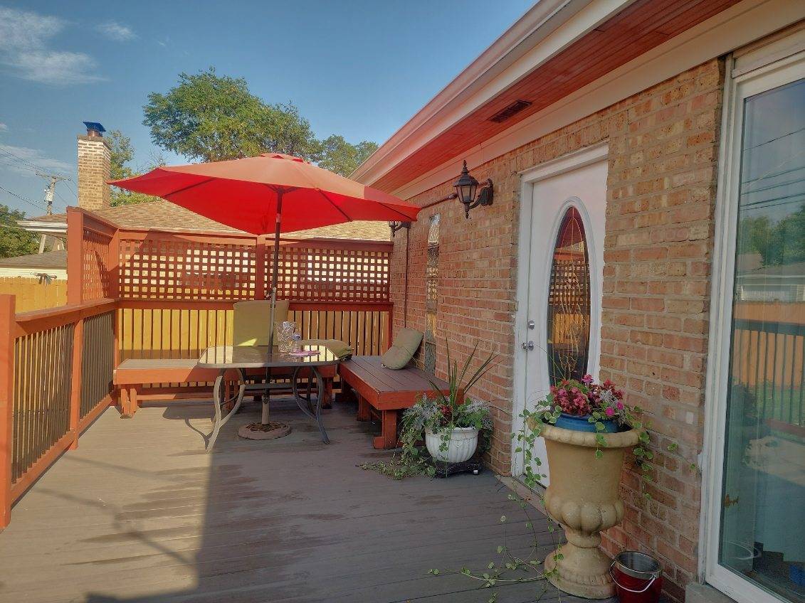 7918 W Oakton ST, Niles, IL 60714