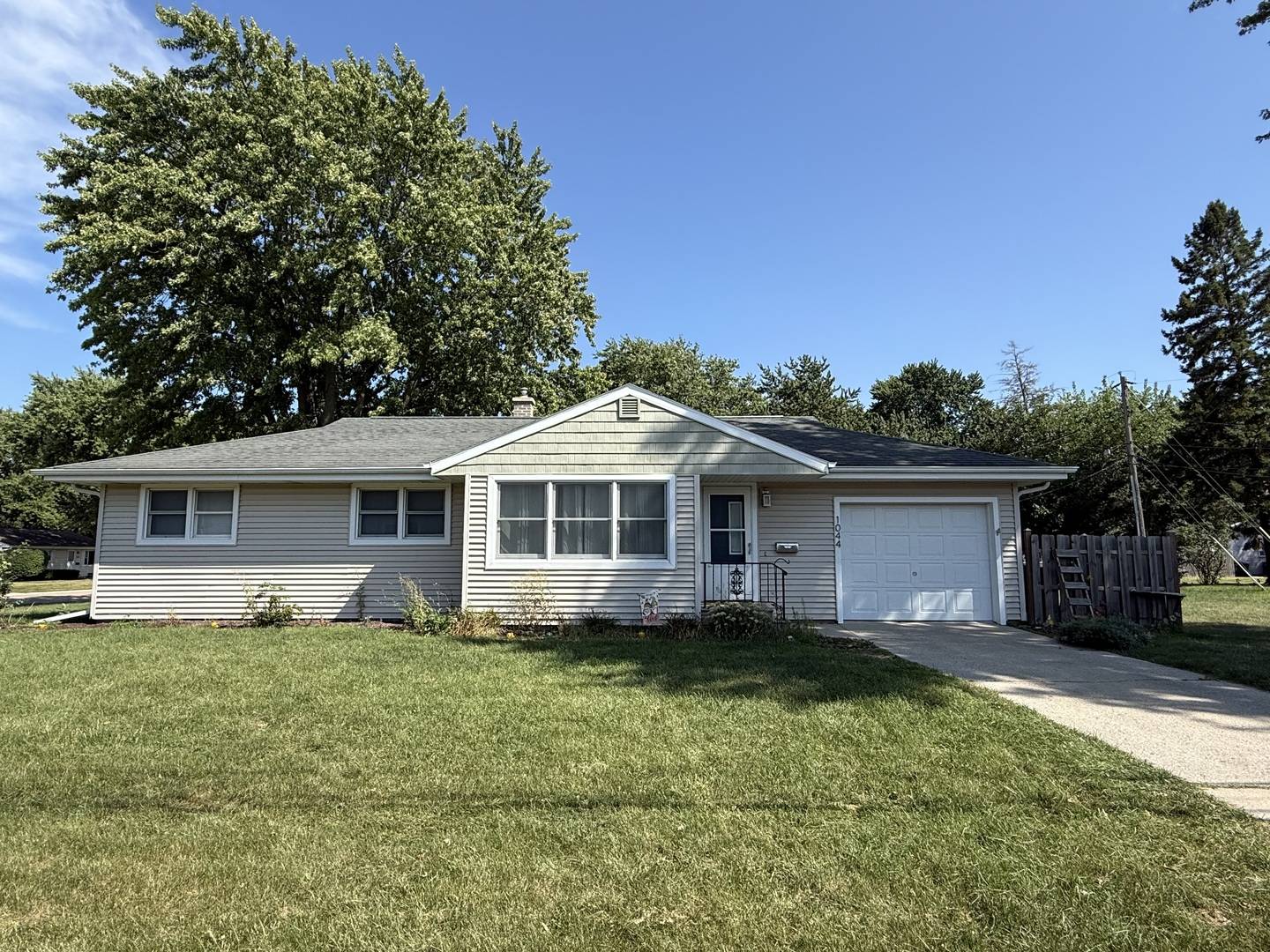 1044 Park AVE, Sycamore, IL 60178