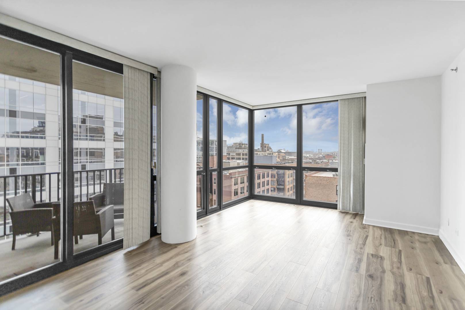210 S Desplaines ST #1102, Chicago, IL 60661