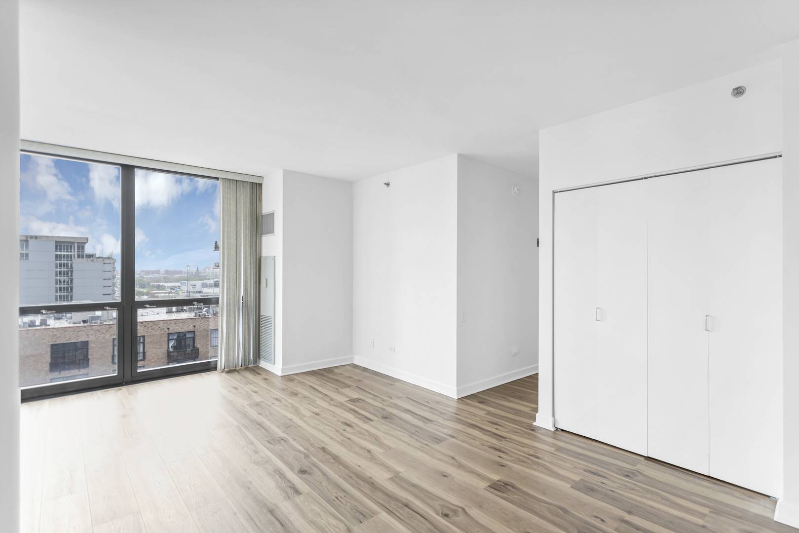 210 S Desplaines ST #1102, Chicago, IL 60661