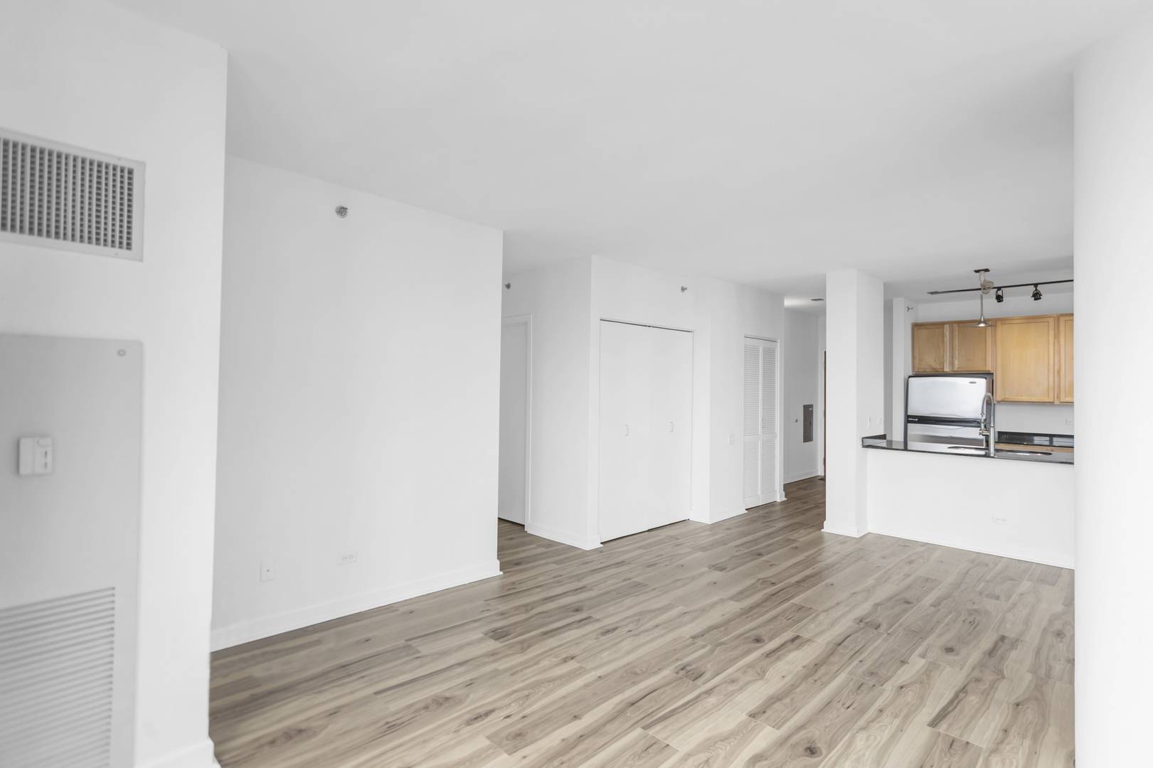 210 S Desplaines ST #1102, Chicago, IL 60661