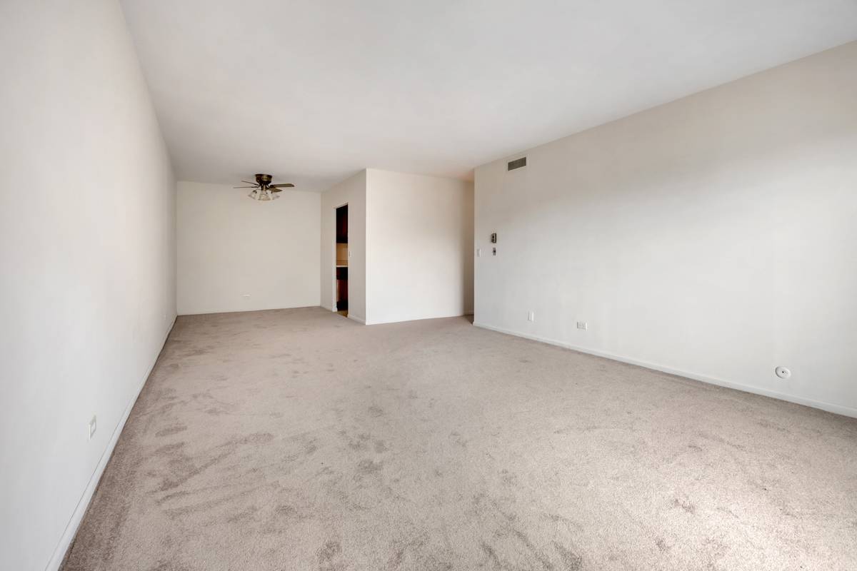 840 Wellington AVE #218, Elk Grove Village, IL 60007