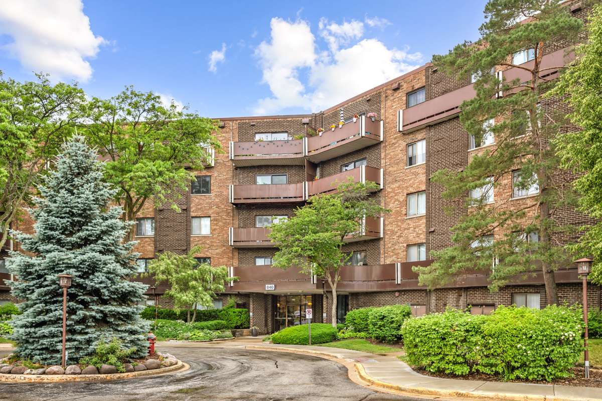 840 Wellington AVE #218, Elk Grove Village, IL 60007