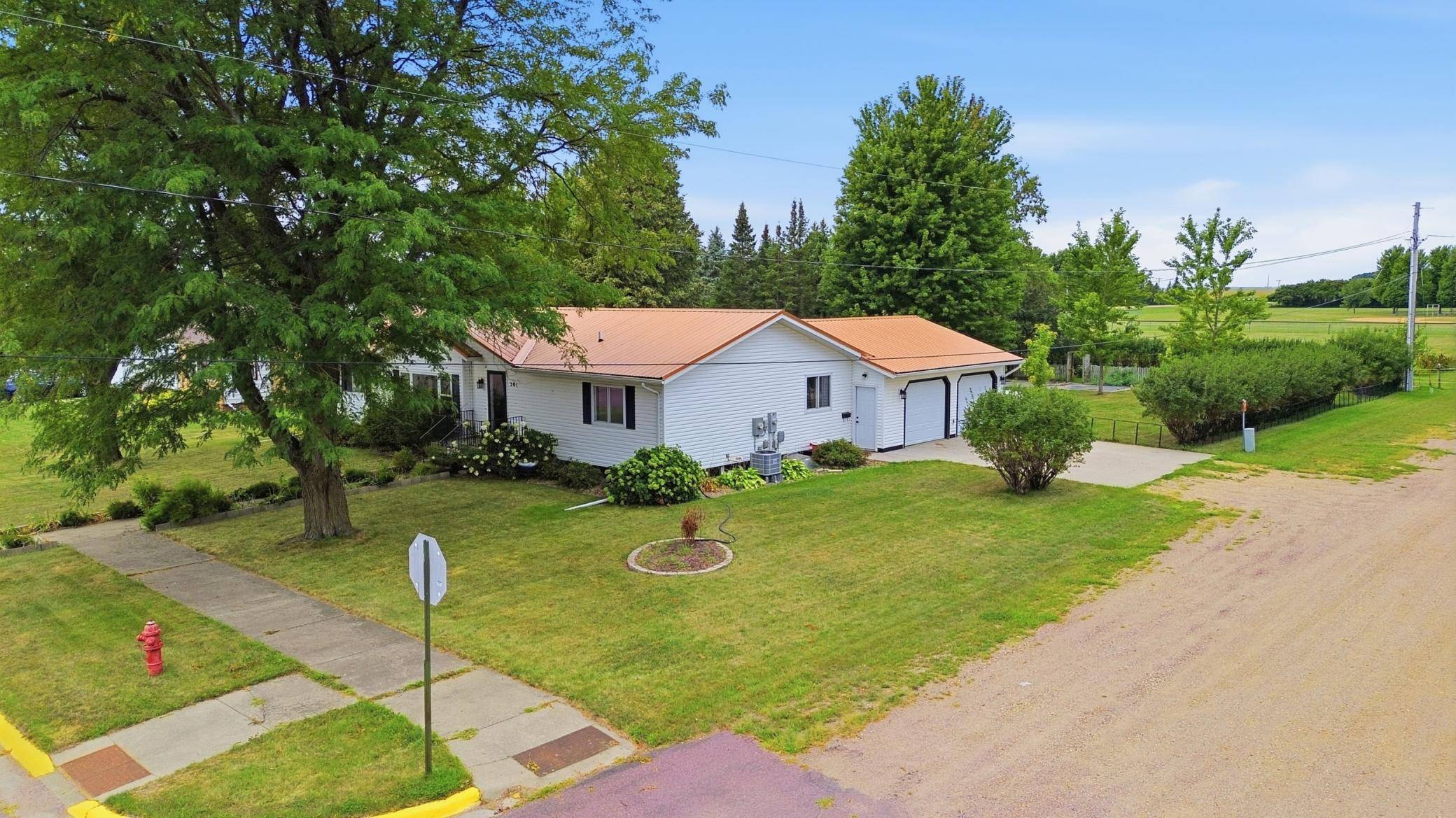 201 White ST S, Comfrey, MN 56019