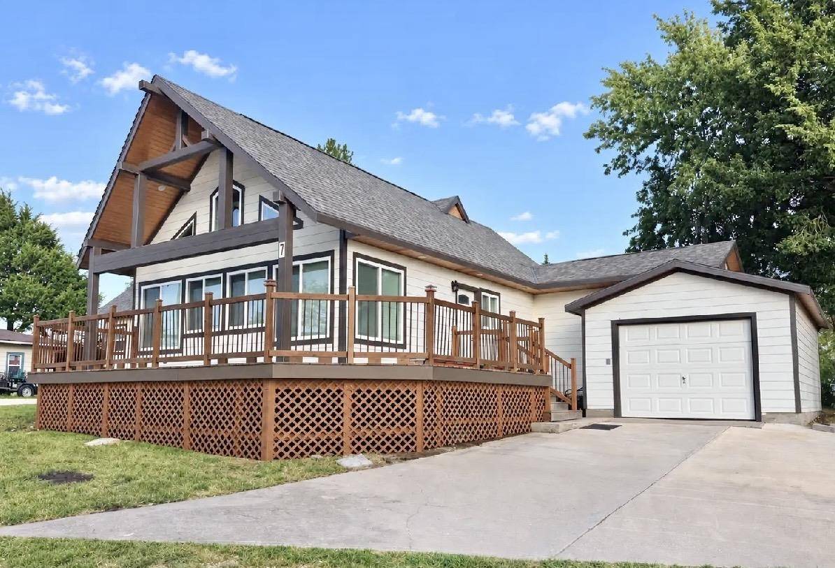 7 Rock Rd., Marion, KS 66861