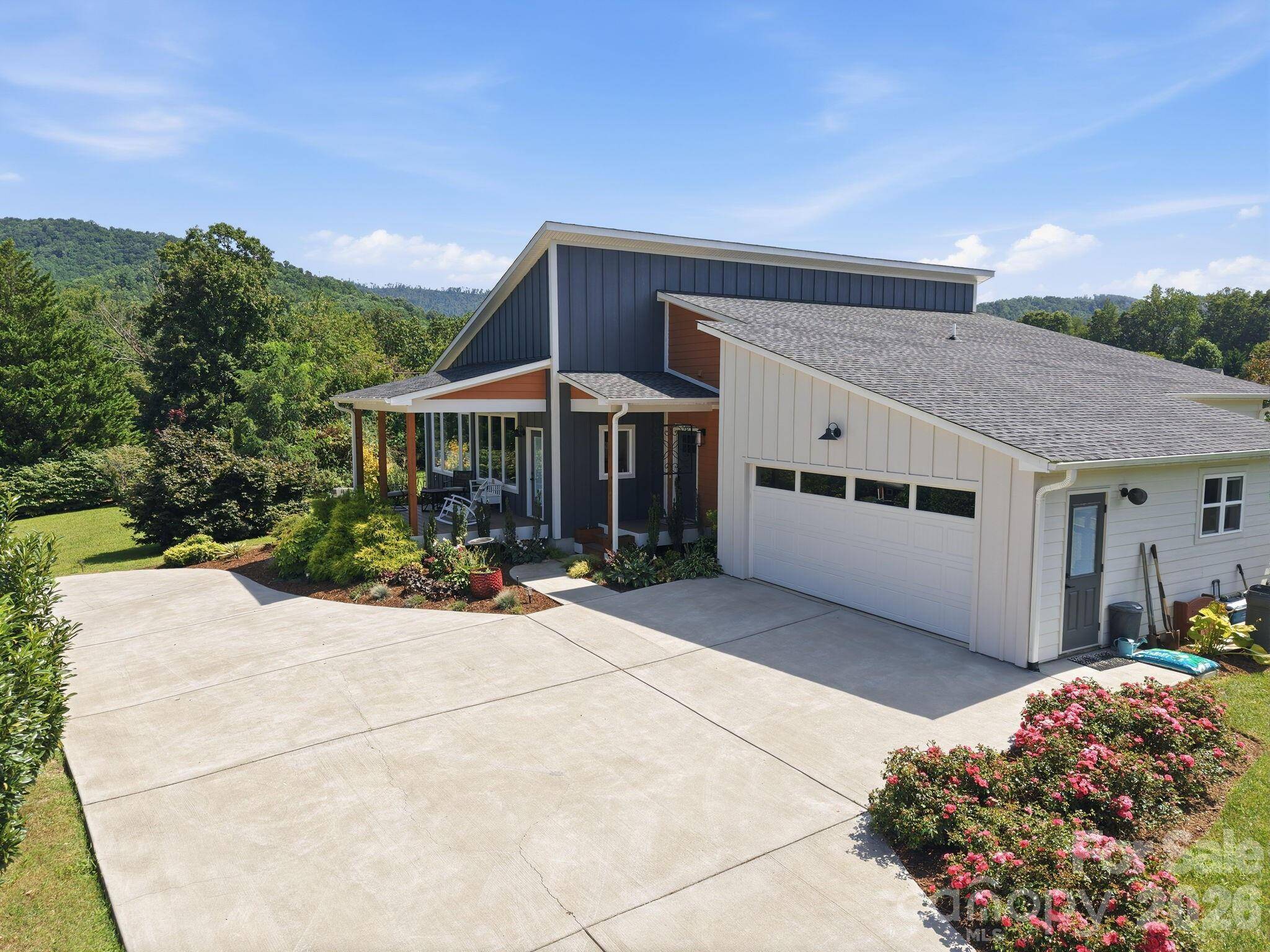 112 Upper Grove LN, Weaverville, NC 28787