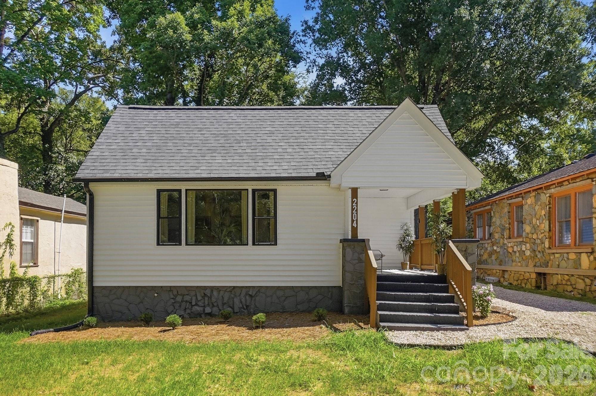 2204 Rozzelles Ferry RD, Charlotte, NC 28208