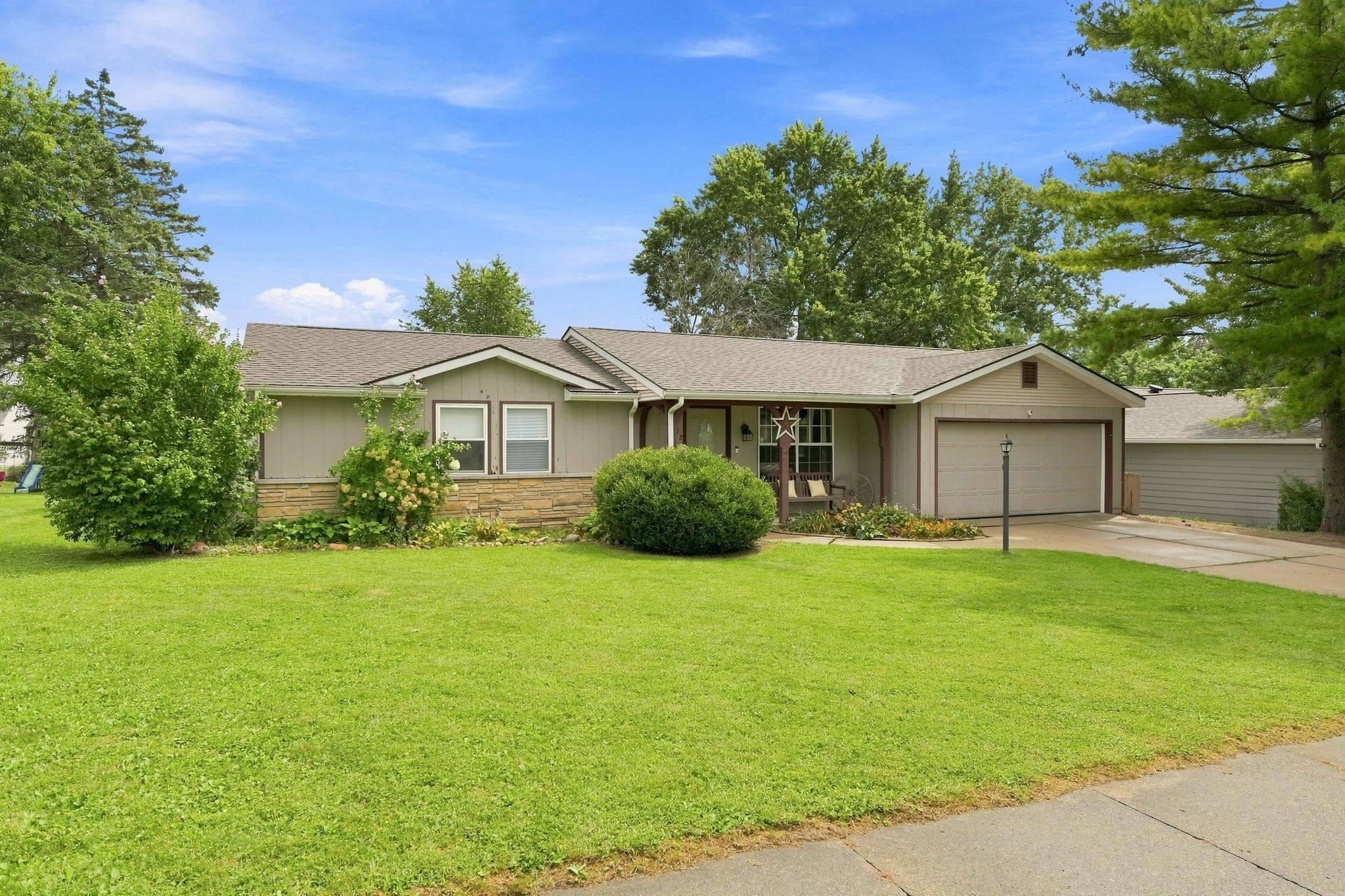 812 Glenwood PL, Kendallville, IN 46755-1201