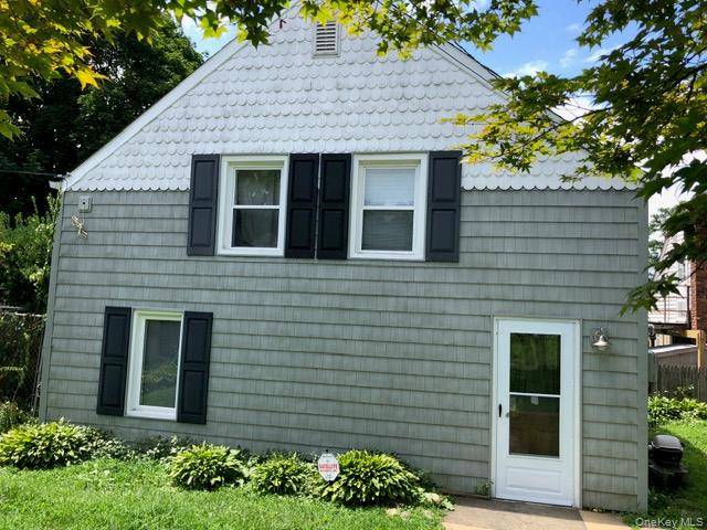 6 Cross RD, Bayville, NY 11709