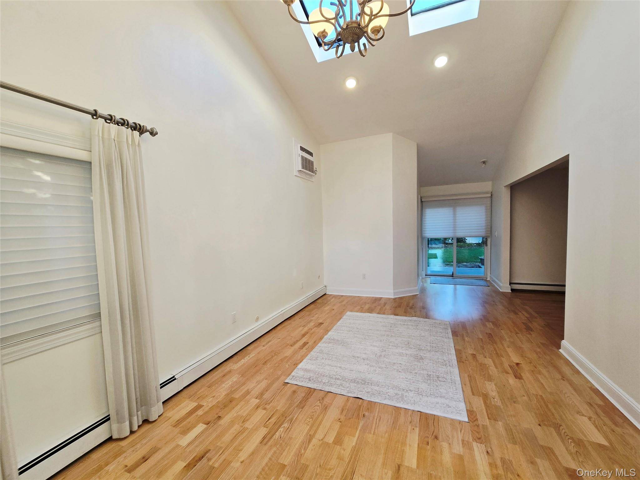 104 Choir LN, Westbury, NY 11590