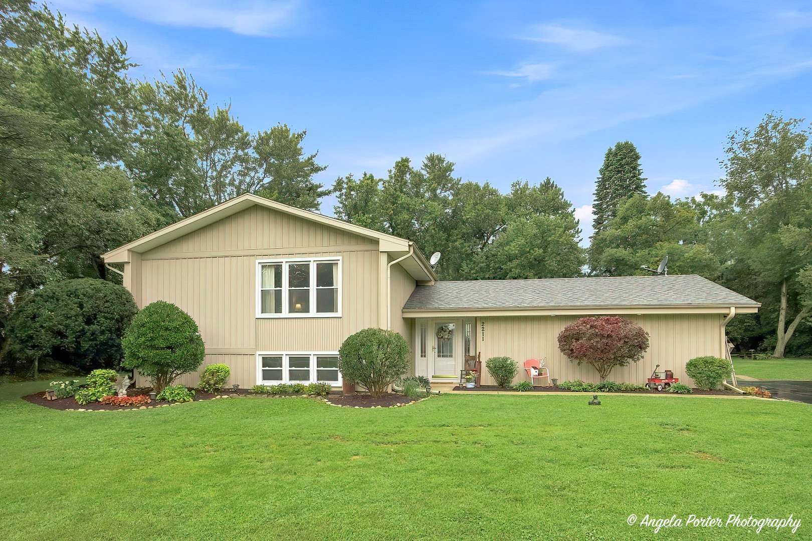 2211 Lamb RD, Woodstock, IL 60098