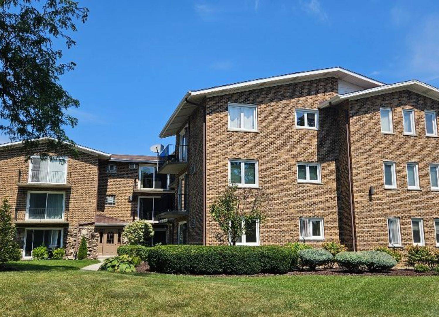 9040 W 140th ST #2B, Orland Park, IL 60462