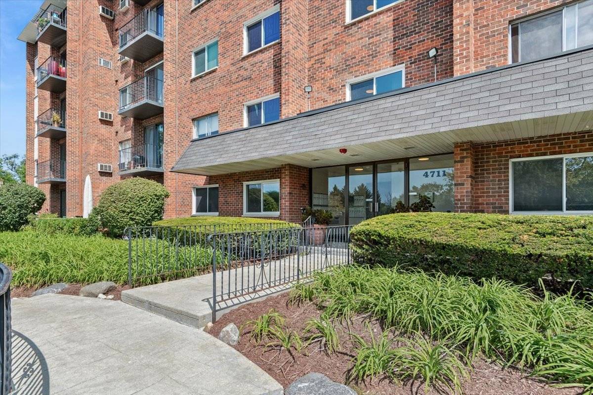 4711 Saint Joseph Creek RD #2G, Lisle, IL 60532