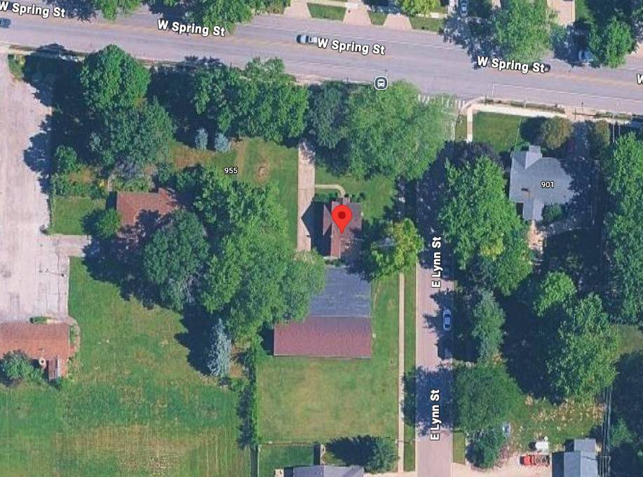 925 W Spring ST, South Elgin, IL 60177