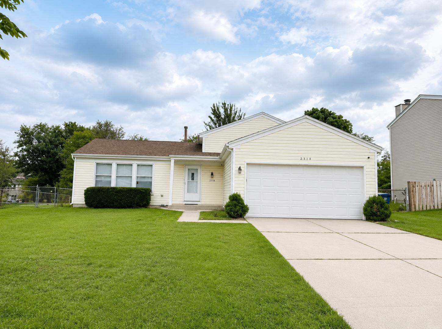 2116 Briar Hill DR, Schaumburg, IL 60194