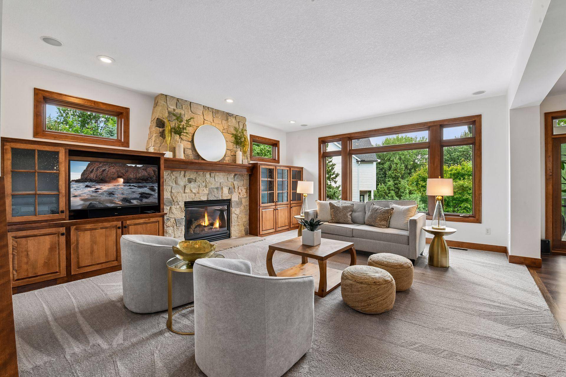10053 Trails End RD, Chanhassen, MN 55317