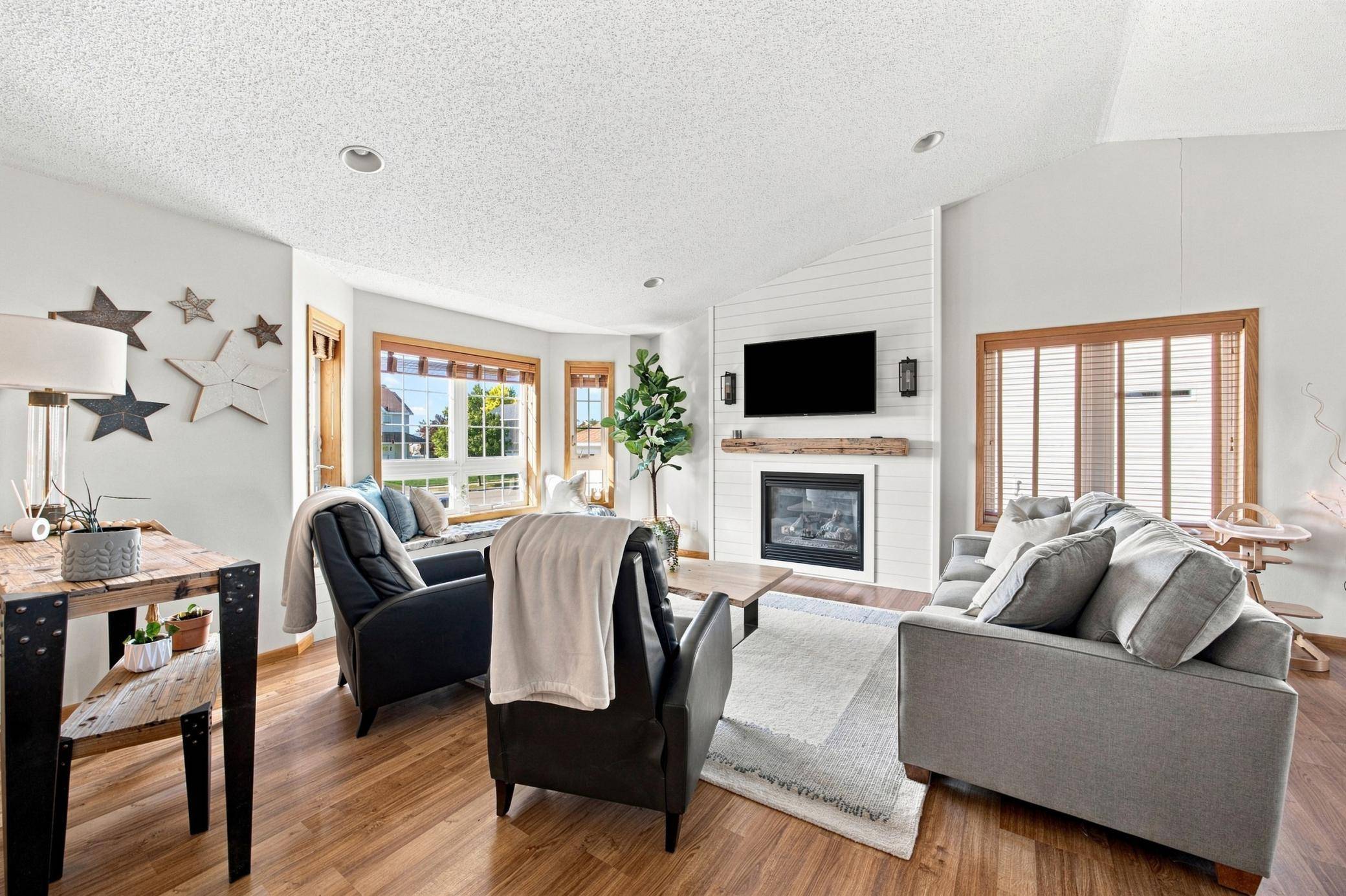 616 Lexington LN, Moorhead, MN 56560