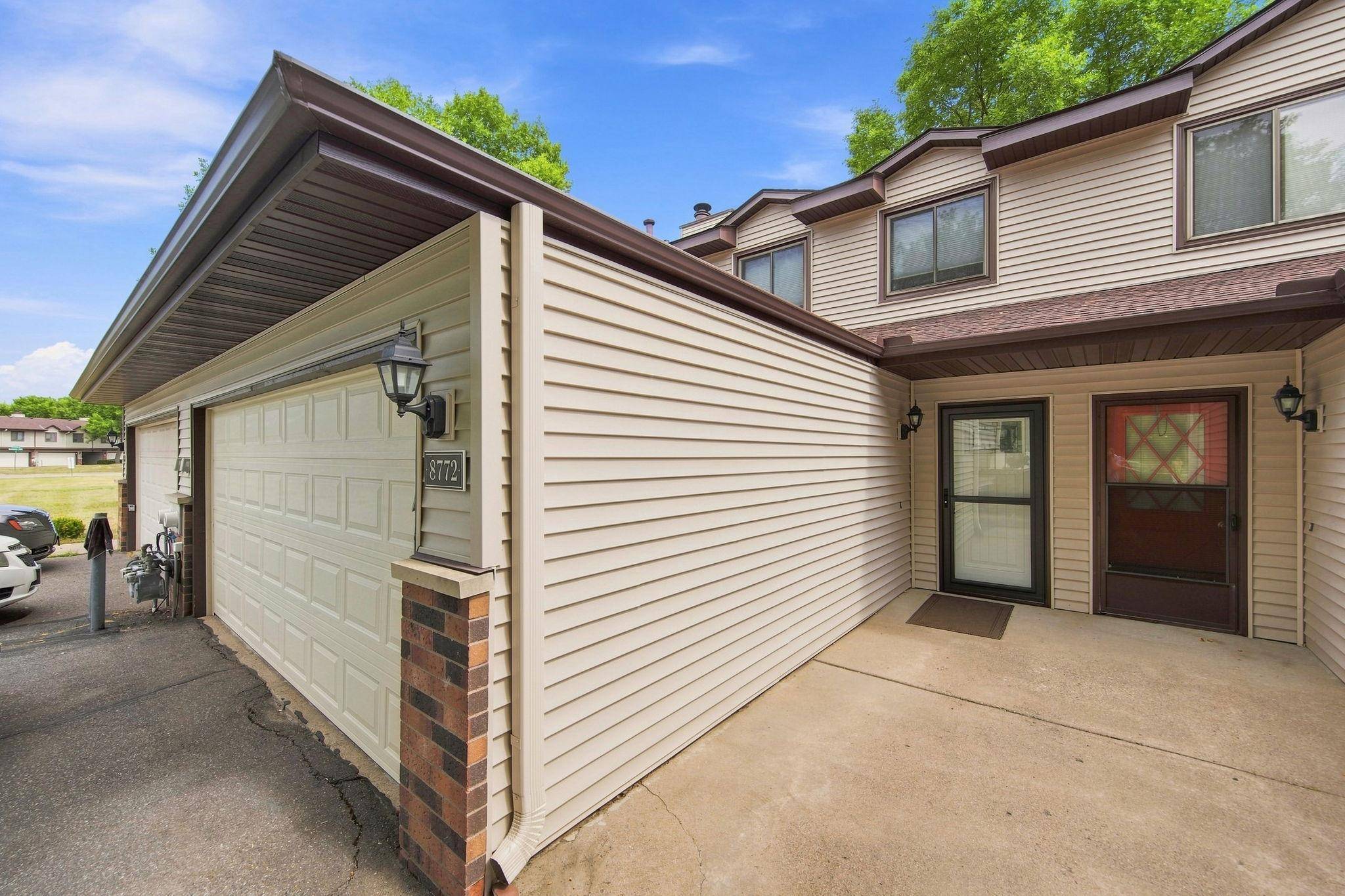 8772 Maplebrook Pkwy N, Brooklyn Park, MN 55445