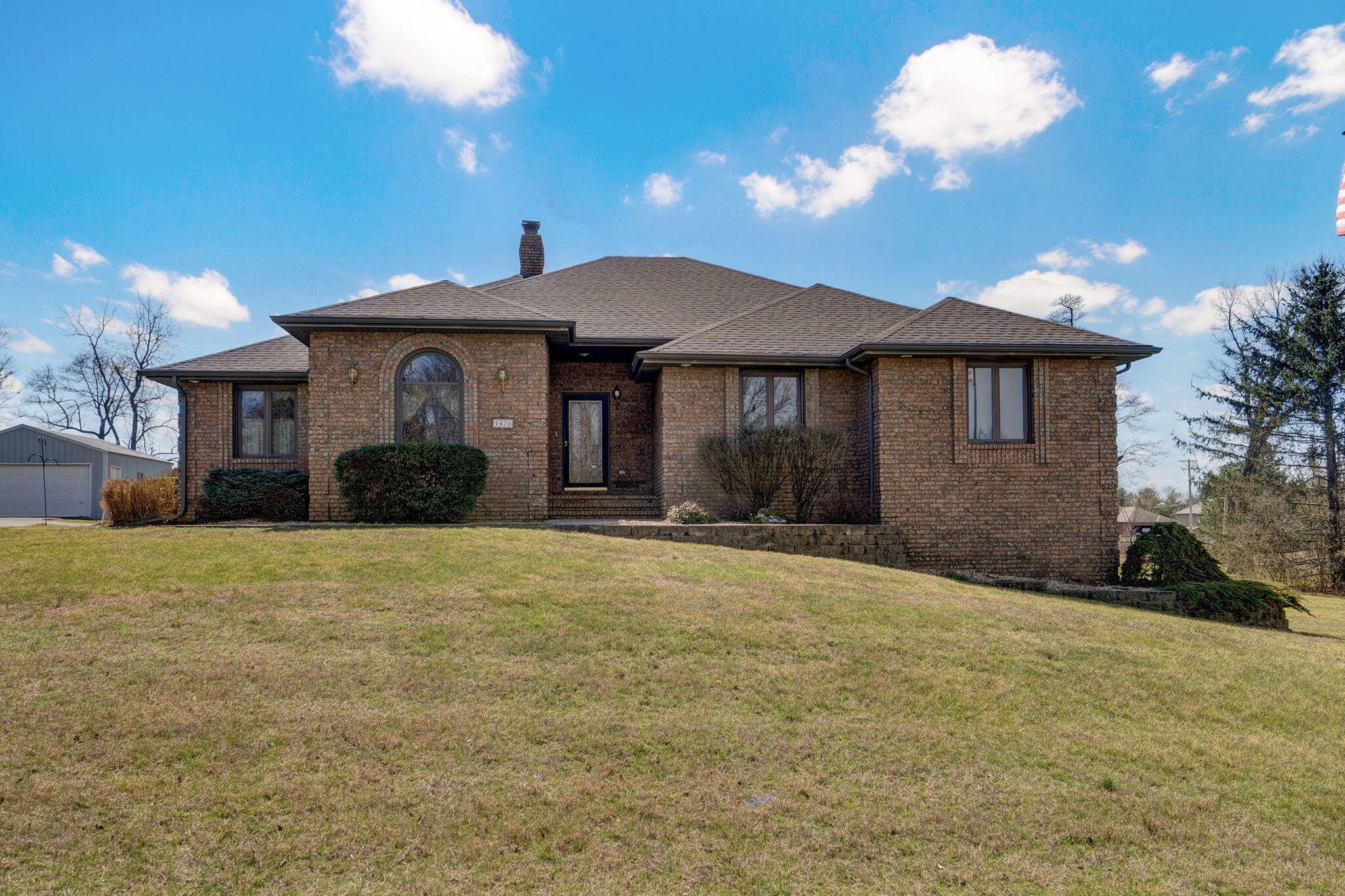 1476 E Peartree DR, Ozark, MO 65721