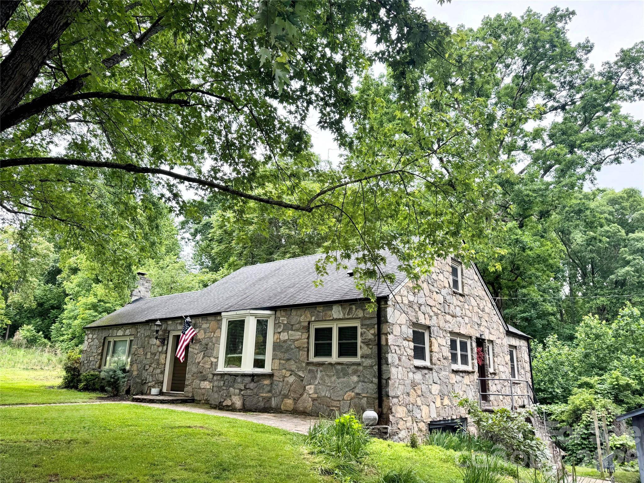 920 Sand Hill RD, Asheville, NC 28806
