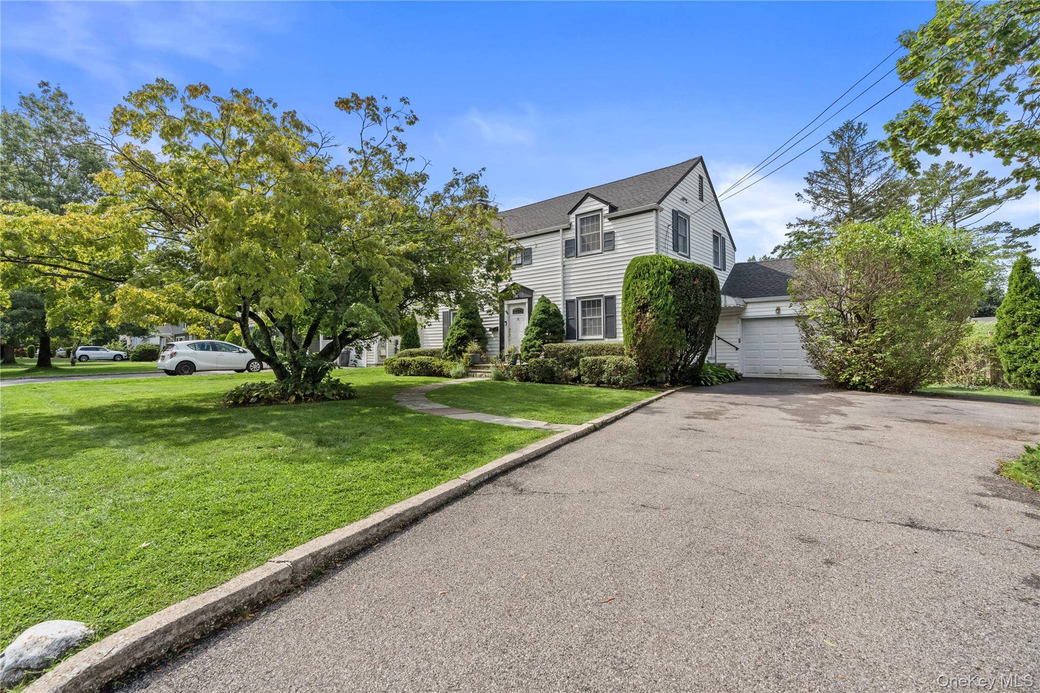 136 Wilmot CIR, Scarsdale, NY 10583
