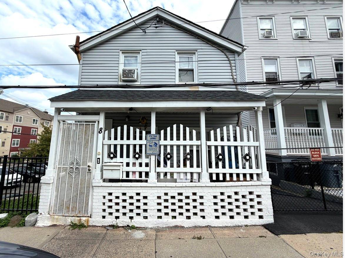 8 Ritters LN, Yonkers, NY 10703