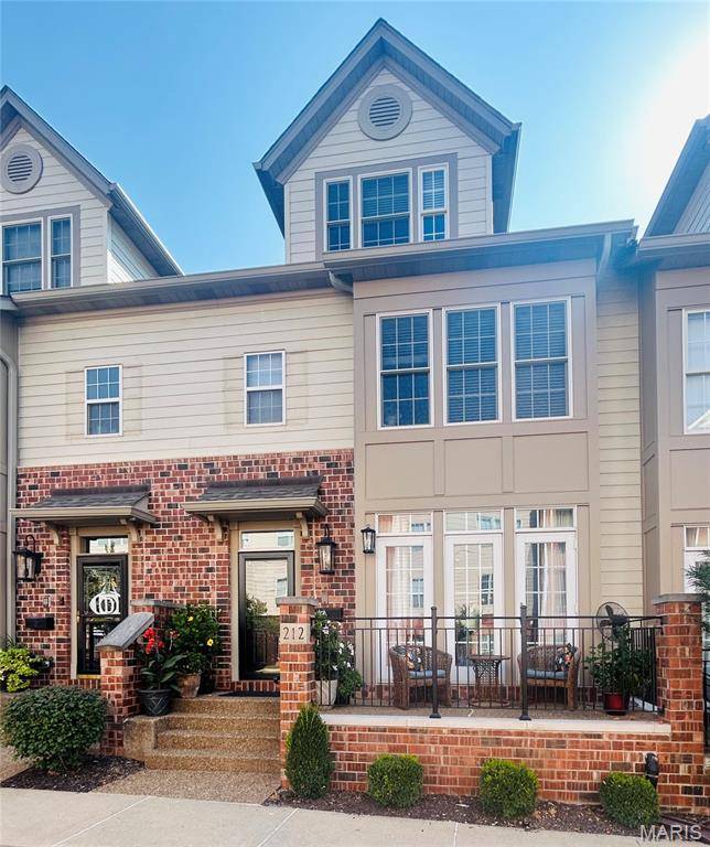 212 Pullman PL, St Louis, MO 63122