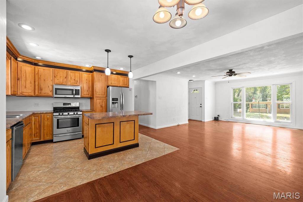 50 Cheshire DR, Belleville, IL 62223