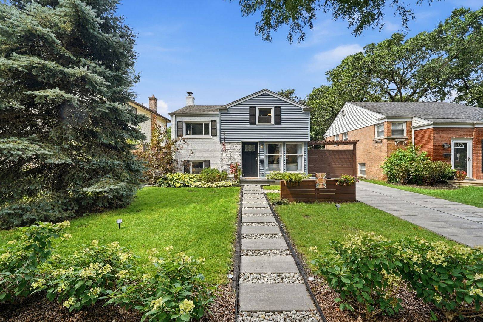 704 Long RD, Glenview, IL 60025