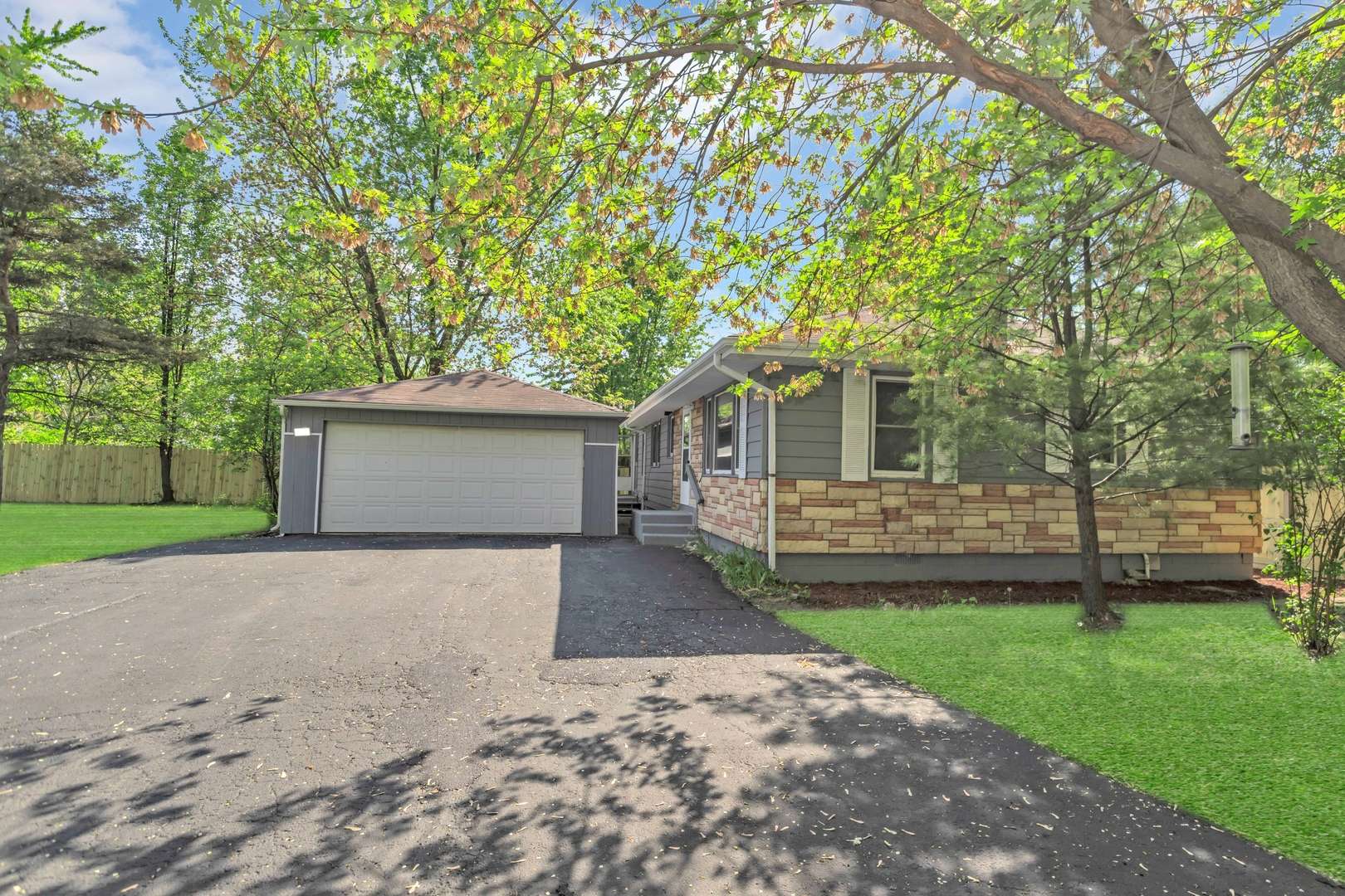 117 Arthur AVE, South Elgin, IL 60177