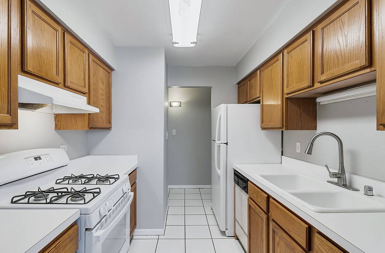 4410 W 111th ST #303, Oak Lawn, IL 60453