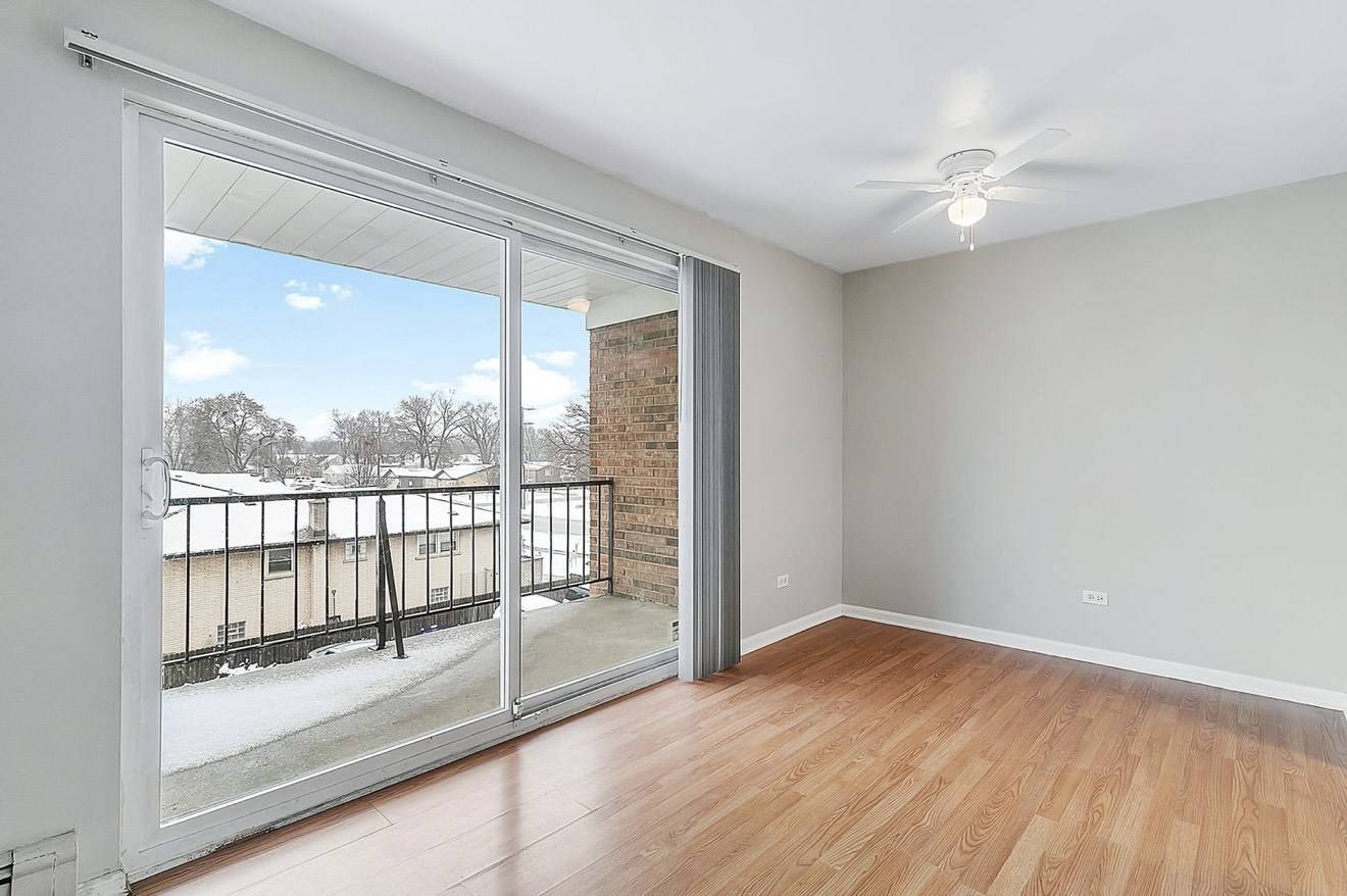 4410 W 111th ST #303, Oak Lawn, IL 60453
