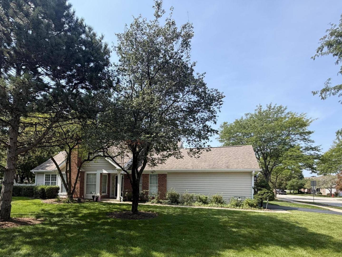 1541 Stevens DR, Schaumburg, IL 60173