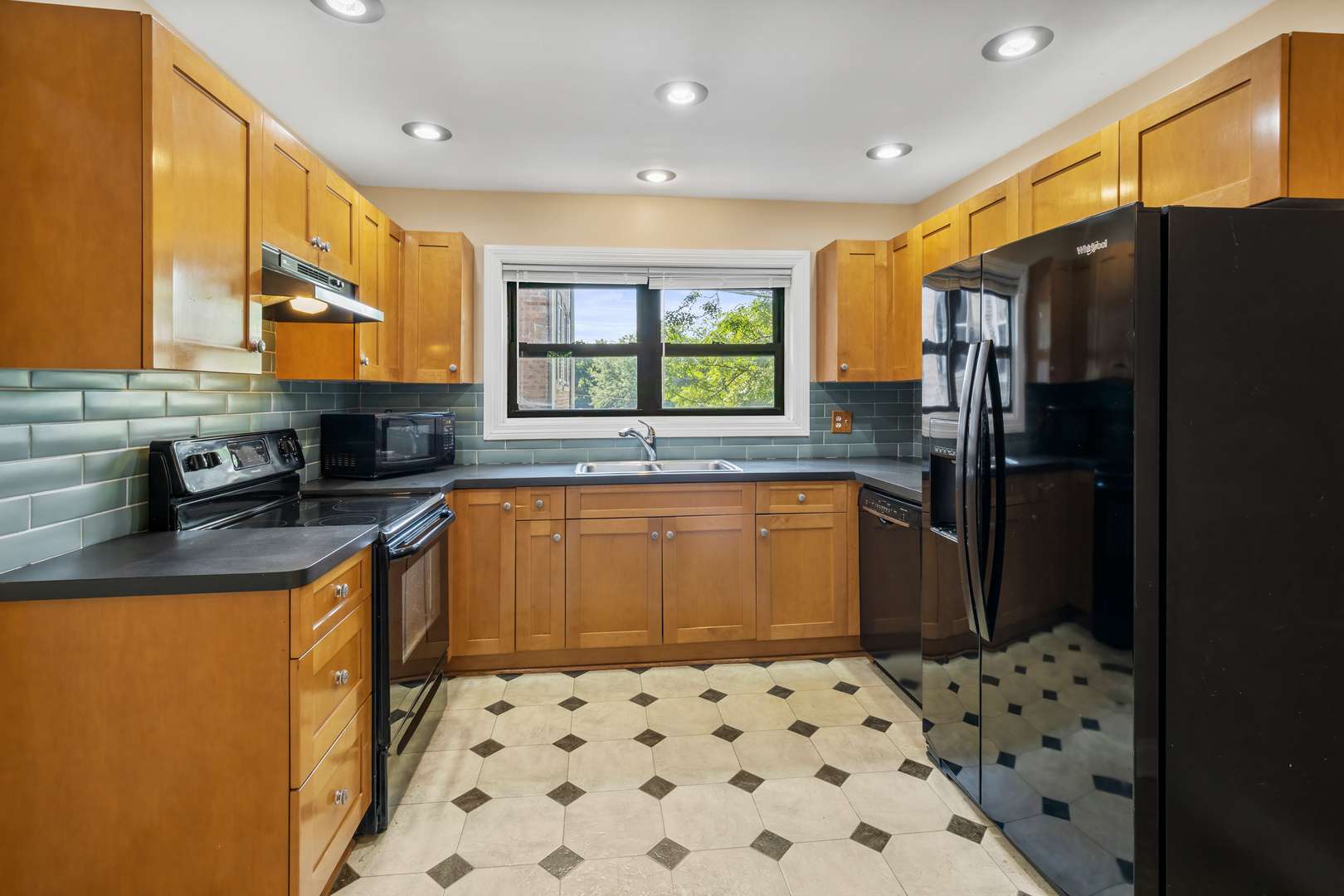 503 Sheridan RD #3B, Evanston, IL 60202