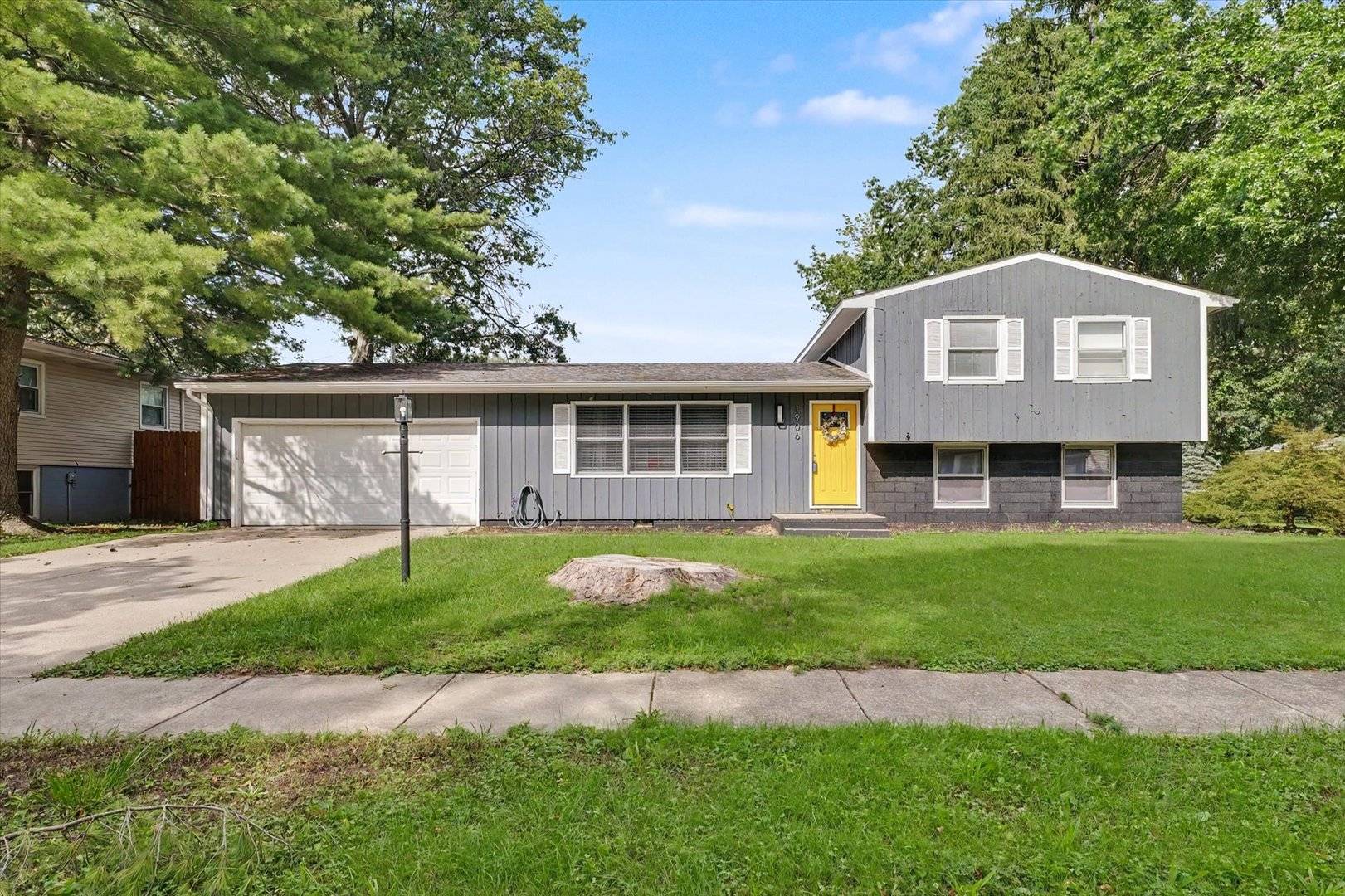 1906 Winchester DR, Champaign, IL 61821