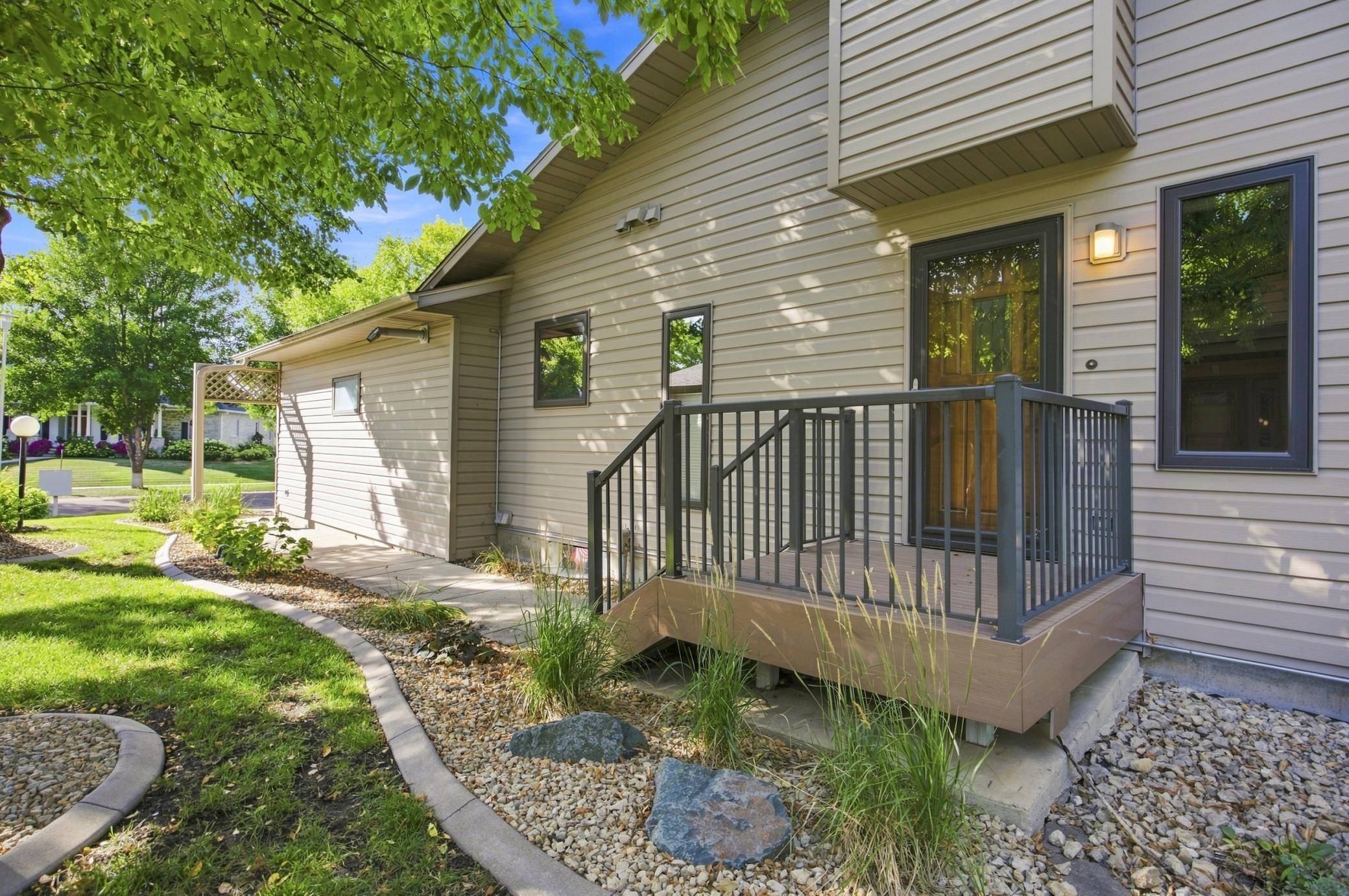 2708 S 27th ST S, Fargo, ND 58103