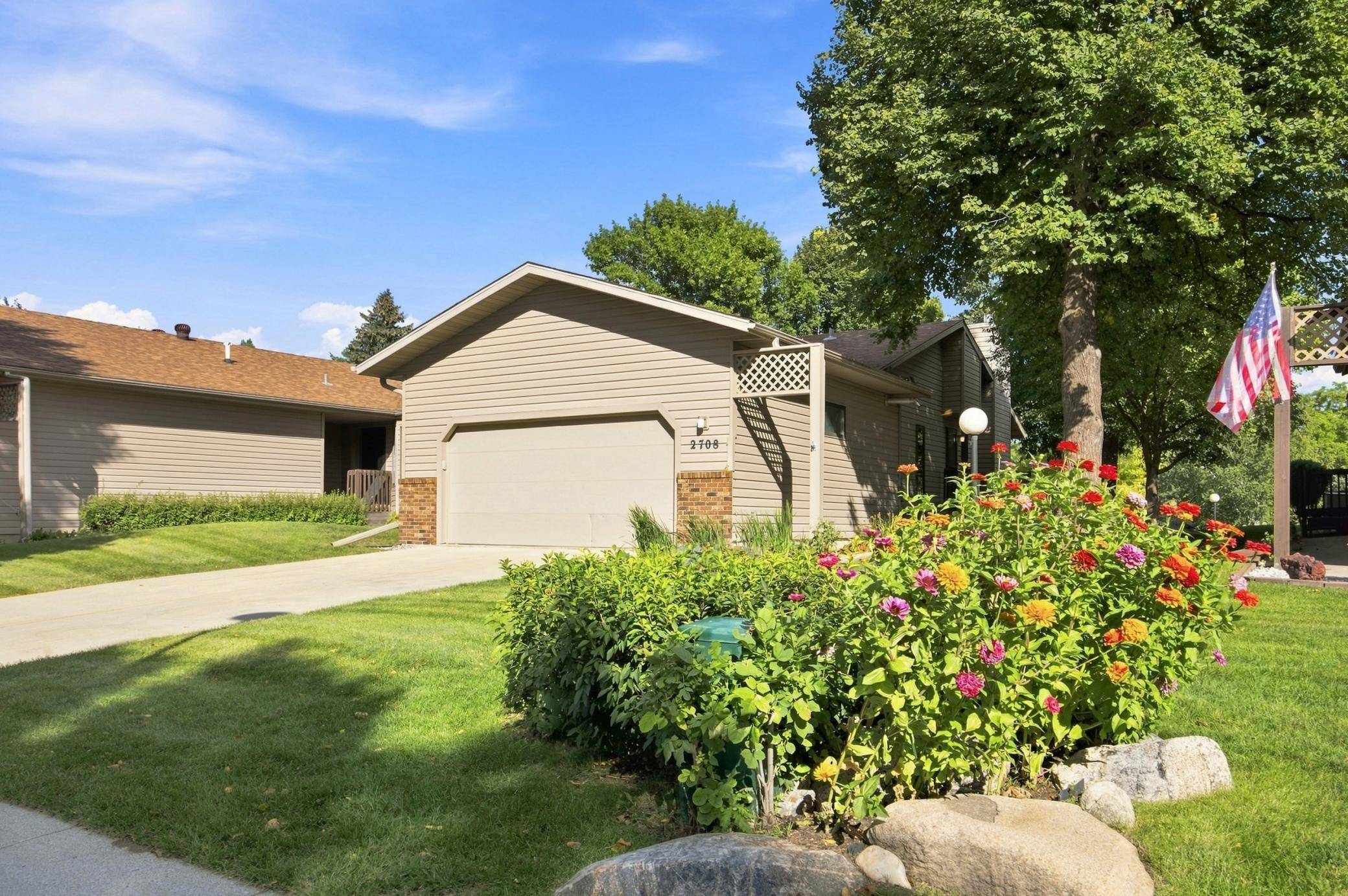 2708 S 27th ST S, Fargo, ND 58103