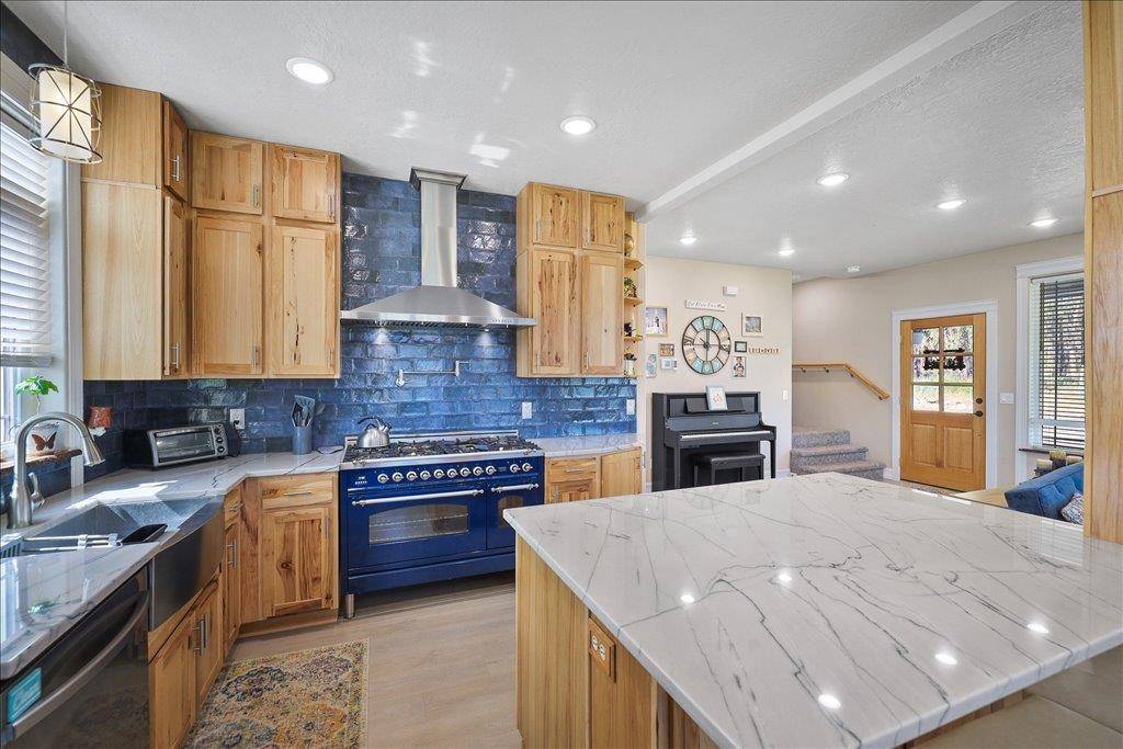 5710 E Greenbluff Rd, Colbert, WA 99005