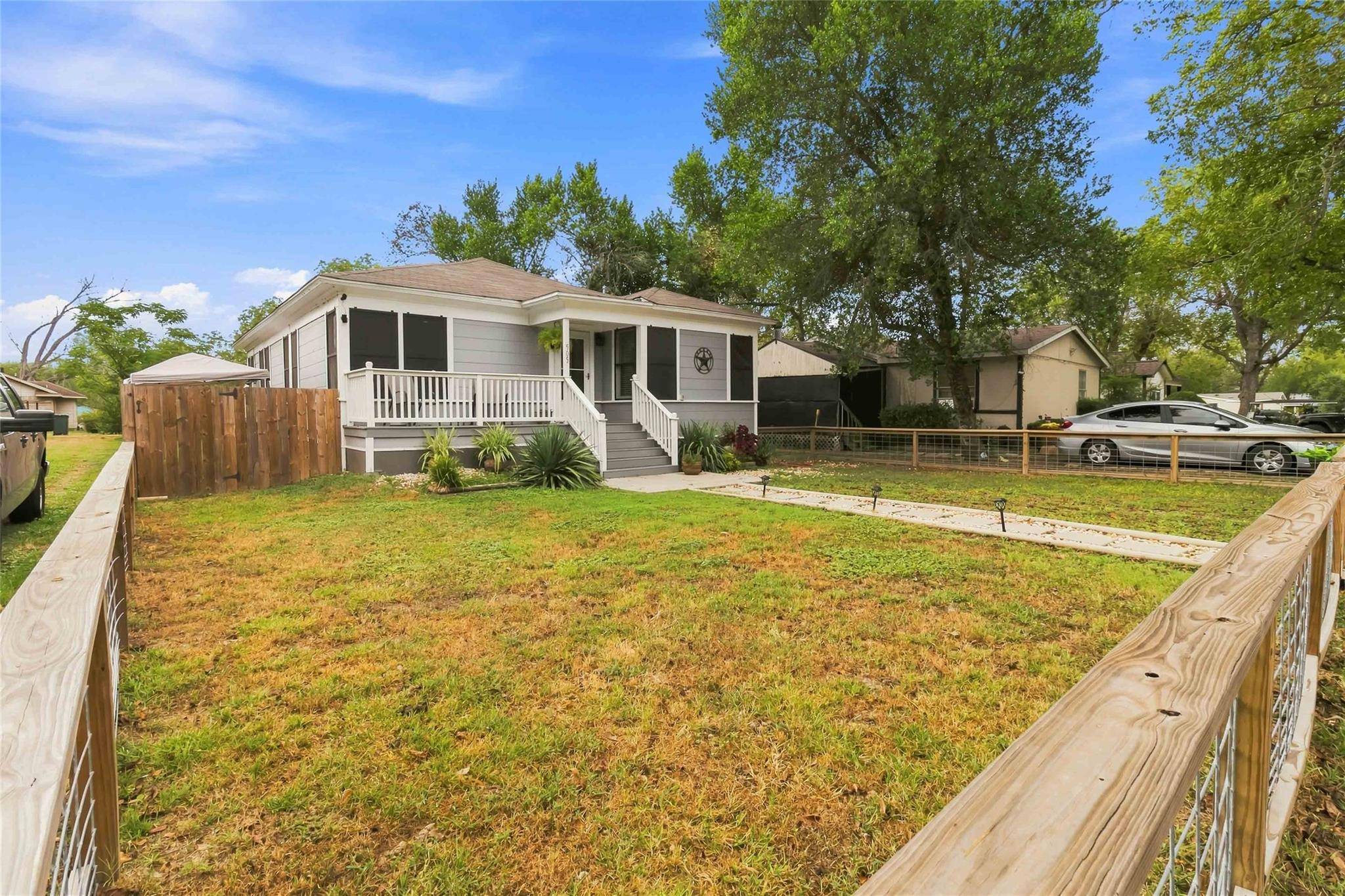 505 Lee ST, Smithville, TX 78957