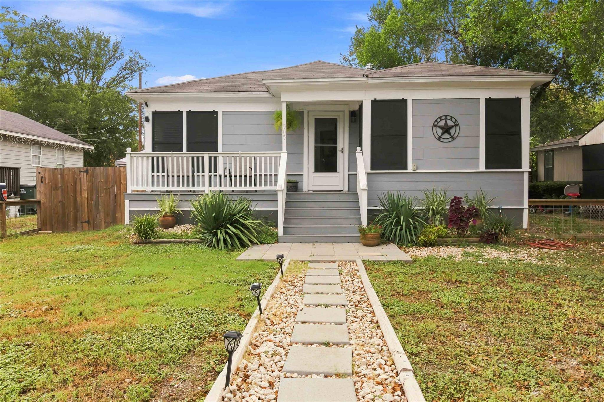 505 Lee ST, Smithville, TX 78957