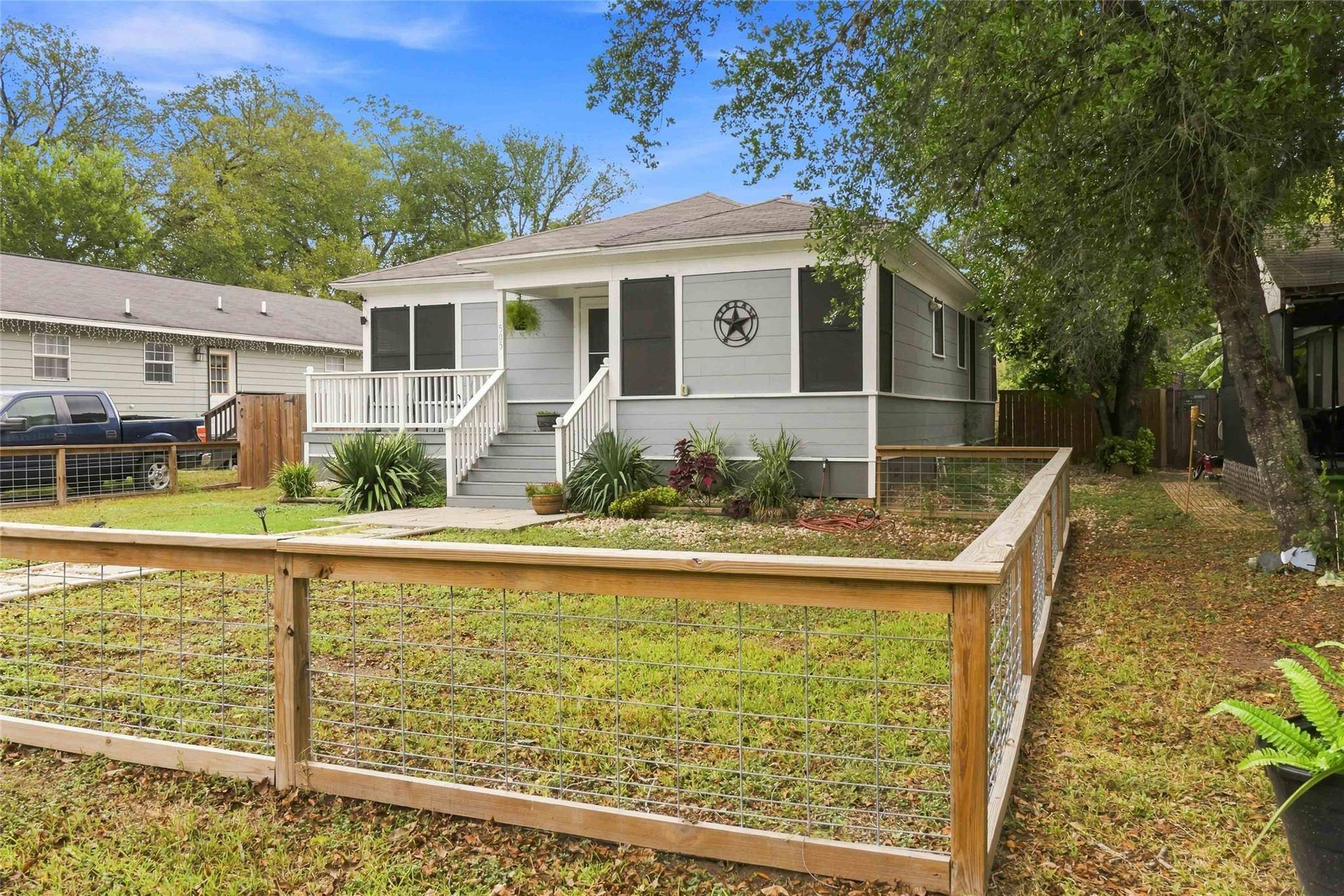 505 Lee ST, Smithville, TX 78957
