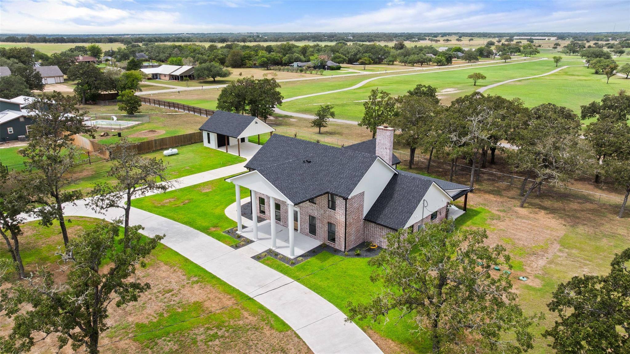 1017 County Road 229 RD, Giddings, TX 78942