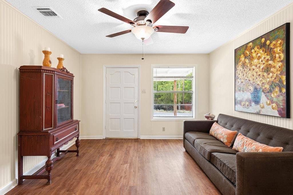 1902 Twin Oaks ST, Kingsland, TX 78639