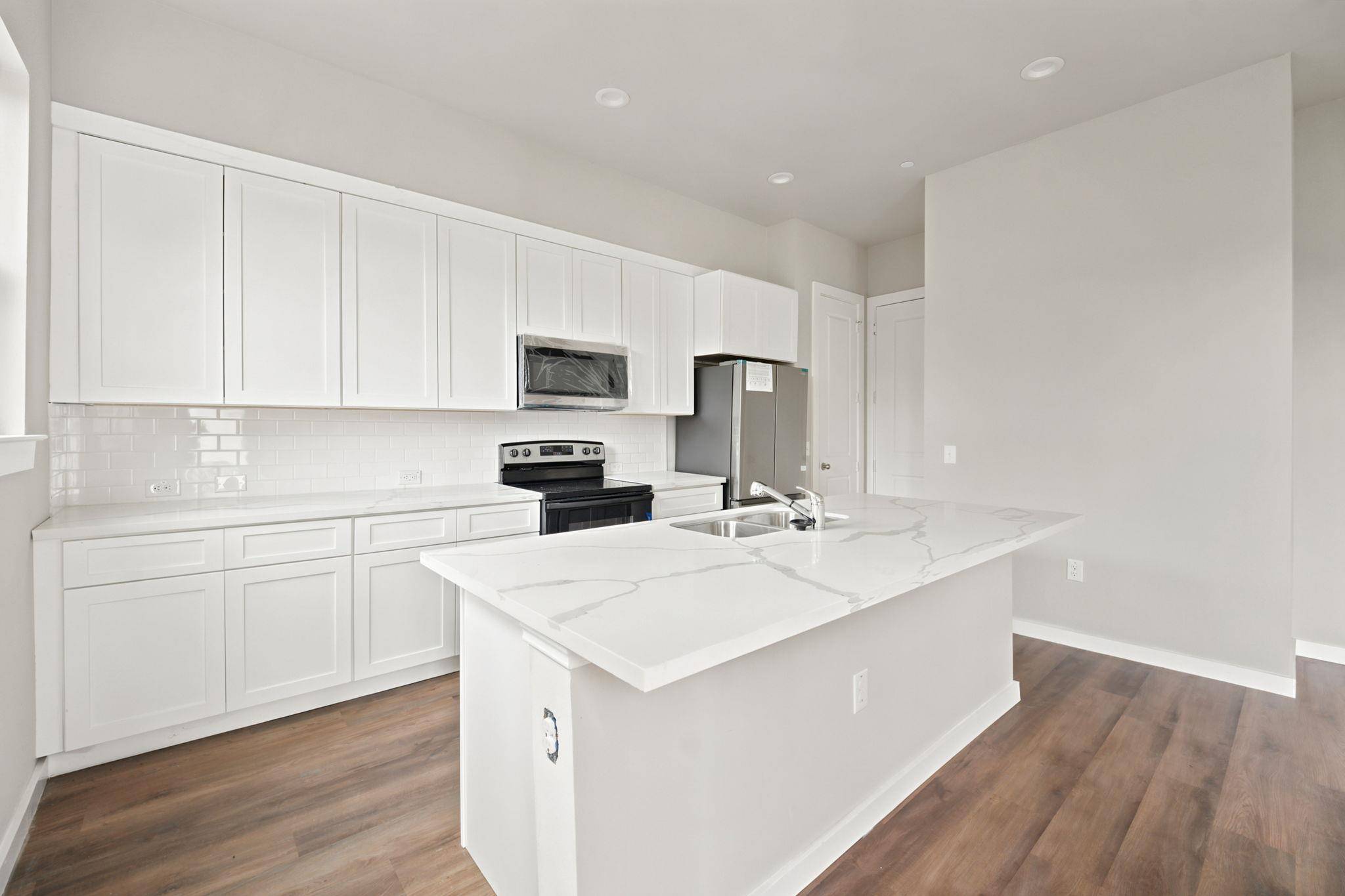 1300 Mckie DR #33, Austin, TX 78752