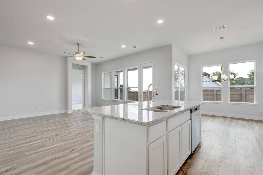 112 Revere DR, Kyle, TX 78640