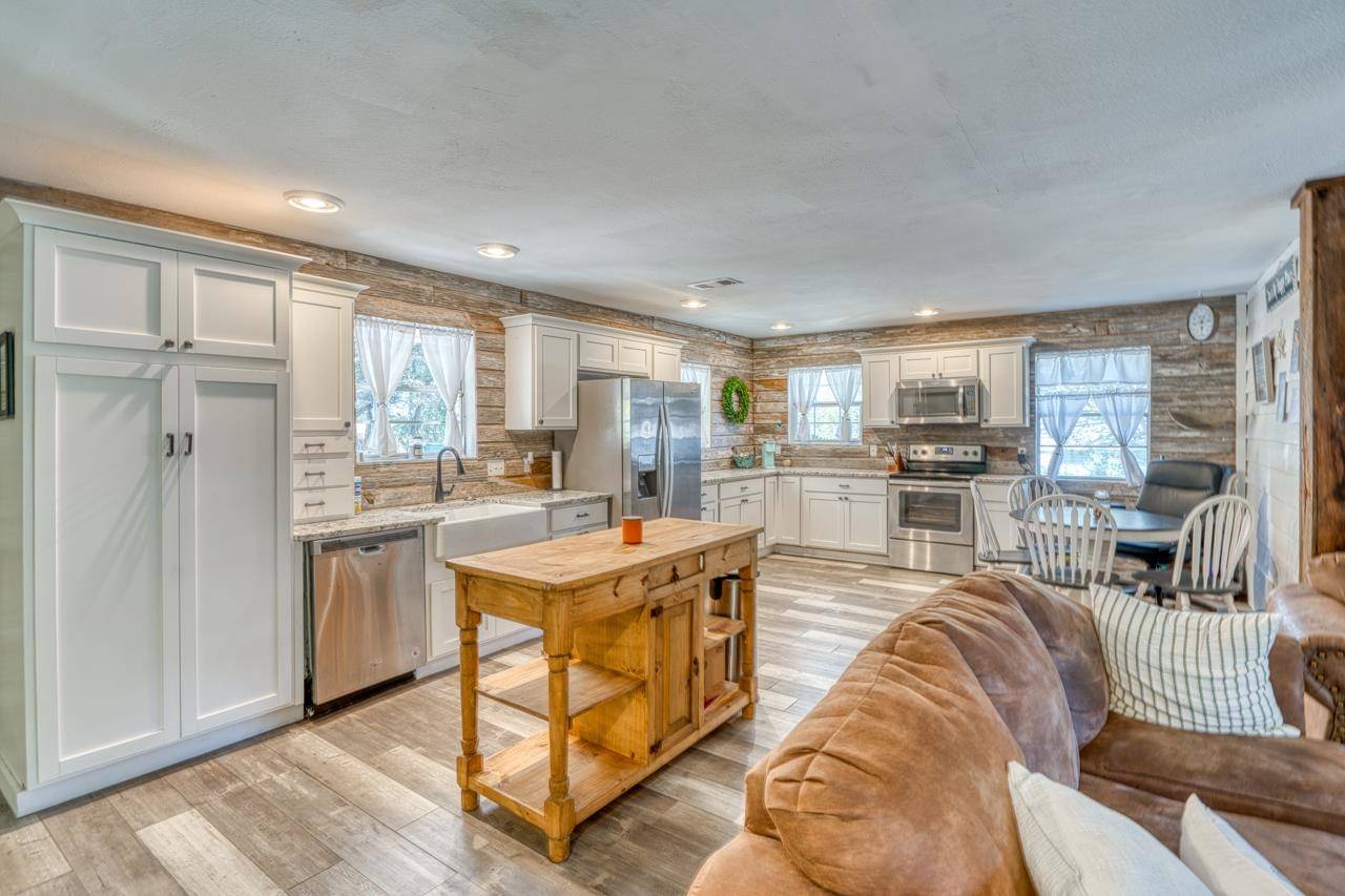 1117 County Road 132B, Kingsland, TX 78639