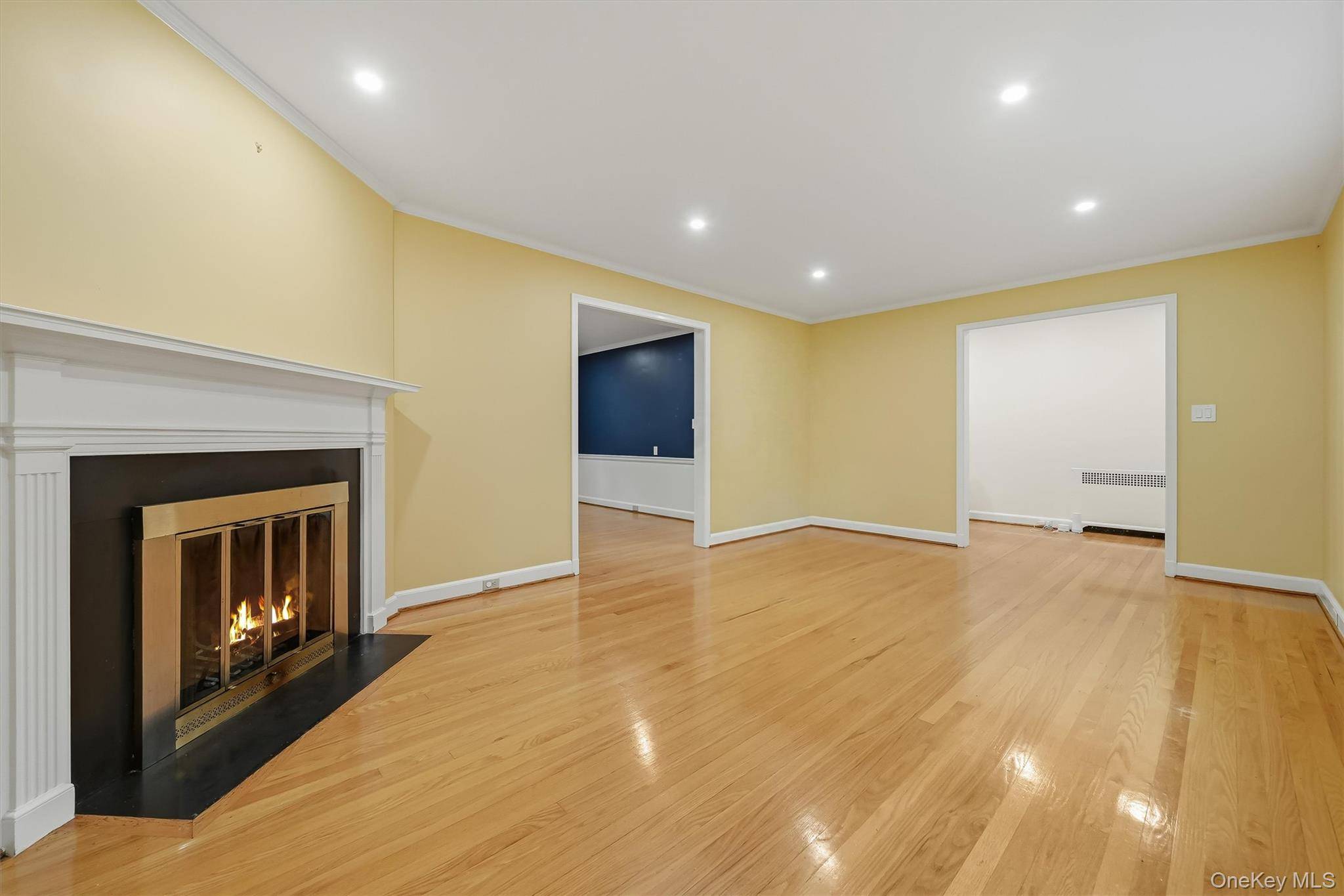 24 Smallwood PL, White Plains, NY 10603
