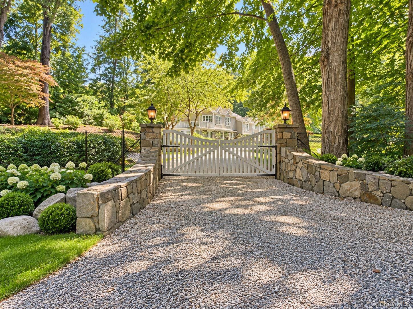 9 Lewis RD, Pound Ridge, NY 10576